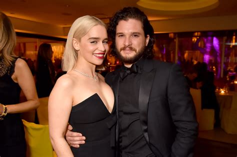 jon snow and daenerys targaryen quenched game of thrones fan thirst with a 2018 golden globes