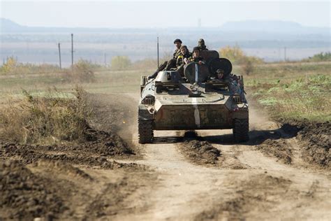 Renewed Fighting Around Donetsk Airport Tests Ukraine Cease Fire The New York Times