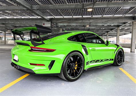 While the first involves paint and customization options from the exclusive department. DT: 2019 Porsche 991.2 GT3 RS Lizard Green | PCARMARKET