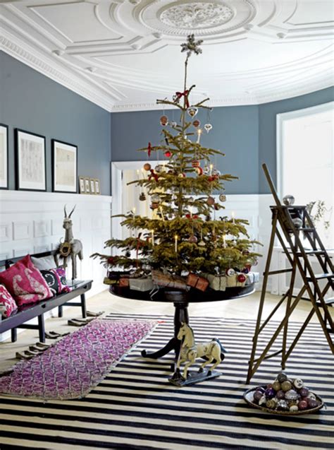 Apartment Christmas Decorations - Small Space Ideas | Apartment Therapy
