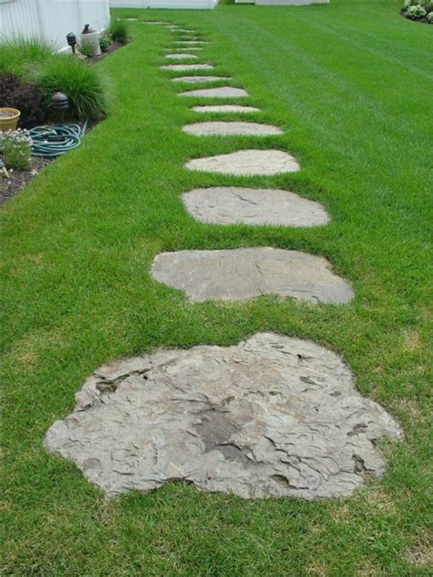 Wir zeigen euch, wie ihr trittplatten für einen weg oder einzeln im beet richtig verlegt. Gartensteine - Ideen, wie Sie dem Garten einen schönen ...