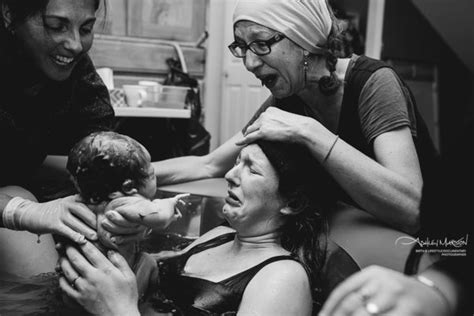 20 Raw Pics Of Mothers Helping Daughters Give Birth Bored Panda