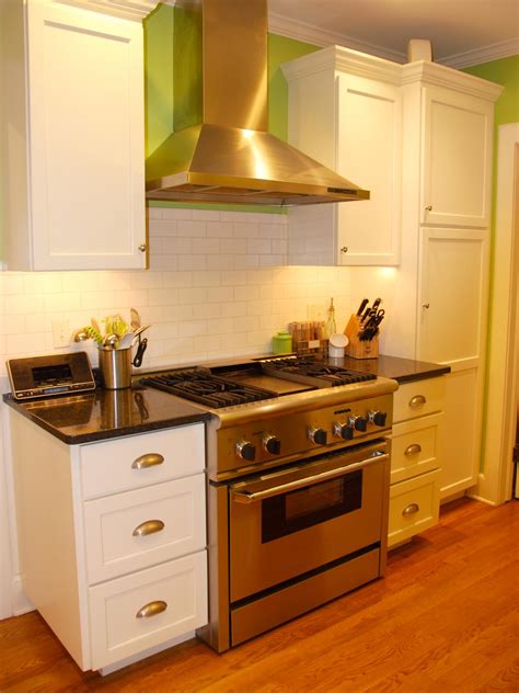 Bring your kitchen to life with inspirational ideas on how to decorate a small kitchen. Small Eat-In Kitchen Ideas: Pictures & Tips From HGTV | HGTV