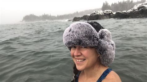 Some Like It Cold Nb Woman Takes A Dip In The Bay Of Fundy Every Day