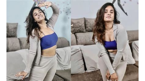 Telugu Movie Actress Soumya Cute Cleavage Exposed In Coat Suit