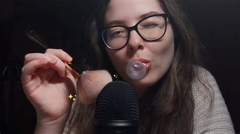 asmr chewing gum and mic brushing [mouth sounds] youtube