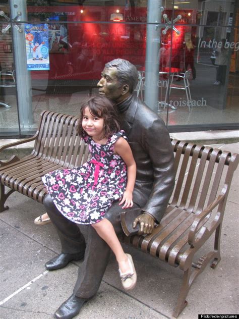 15 Funny Tourists Who Pose With Statues As If Theyre Real People