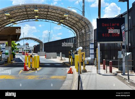 Mexico Us Border Checkpoint Hi Res Stock Photography And Images Alamy