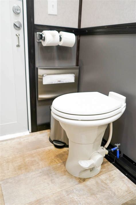 3 Station Luxury Portable Restrooms Portable Toilet Porta Potty Rentals