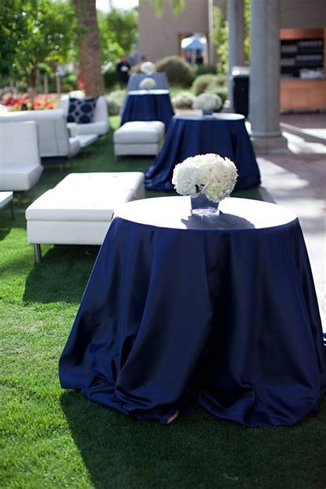 This color was named with the keyword azul marino oscuro by the users. Boda en azul marino - Dale Detalles