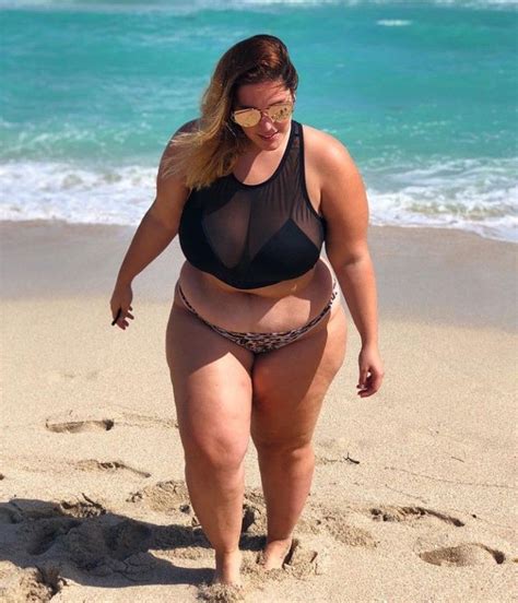 Humilde Alerta Tornillo Chubby Beach Bikini Comer Describir Seno