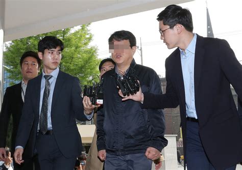 [포토] ‘드루킹 쪽과 돈거래 김경수 의원 전 보좌관 경찰 출석