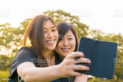Japanese Lesbian Couple 照片檔及更多 亞洲 照片 亞洲 京都市 京都府 Istock