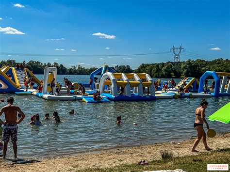 Les Parcs Aquatiques De Parcours Gonflables Sur Leau à Paris Et Aux