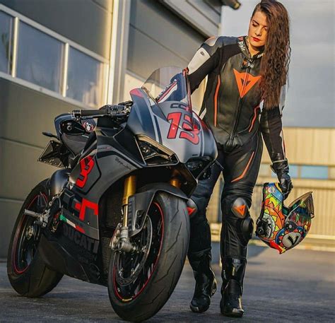 Pin By Jorgen On Girls And Motorcycles Motorbike Girl Lady Biker Moto