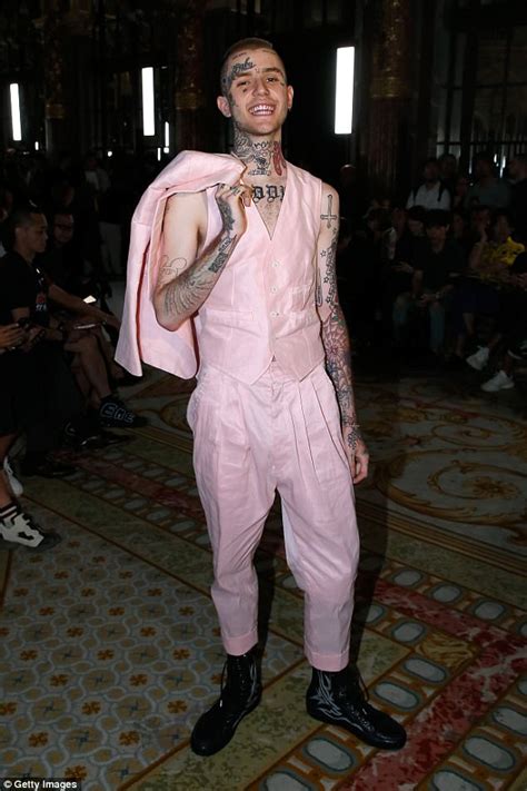 Lil Peep Dead Aged 21 From Reputed Drug Overdose Daily Mail Online