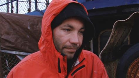 deadliest catch star gets attacked by crab in exclusive premiere clip