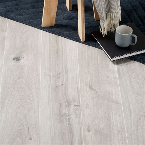 B Q Laminate Flooring Grey Oak