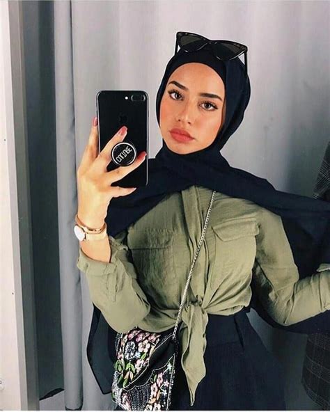 See more ideas about aesthetic, grunge aesthetic, aesthetic girl. Mirror Selfie Aesthetic No Face Hijab & Mirror Selfie Aesthetic No Face in 2020 | Hijabi outfits ...