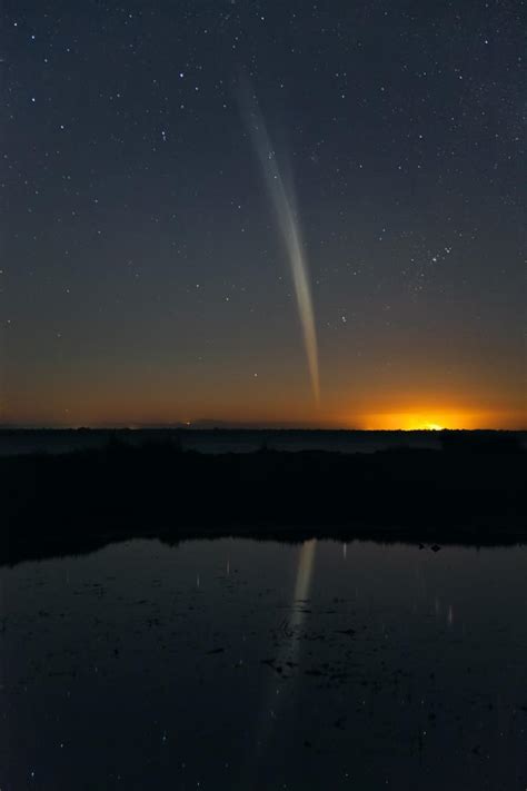 La Comète Lovejoy Photographiée Dans Les Lueurs De Laube À Découvrir