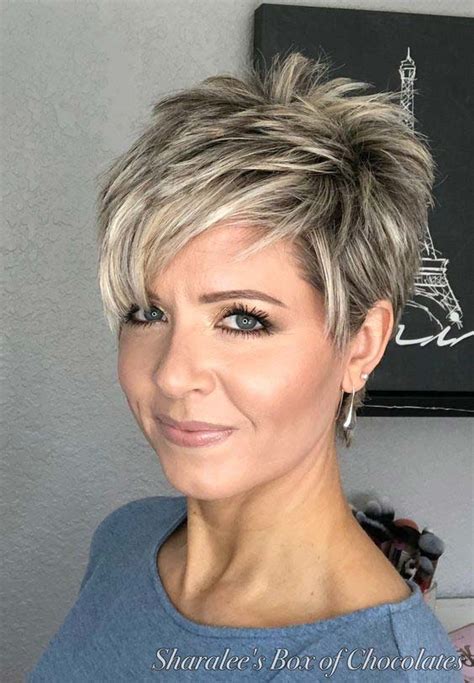 Short layered hair is super stylish and practical! Super Cute Short Hairstyles for Women Over 50 • OhMeOhMy Blog
