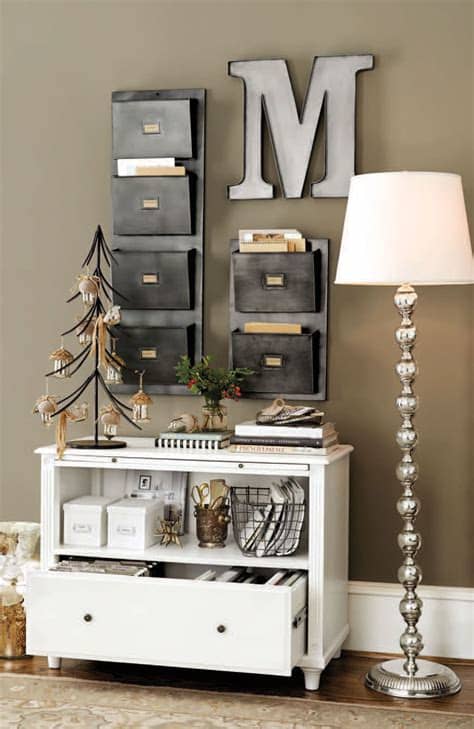 With the right furniture and accessories, it's simple to refresh any office space. Stylish Home Office Christmas Decoration Ideas And ...