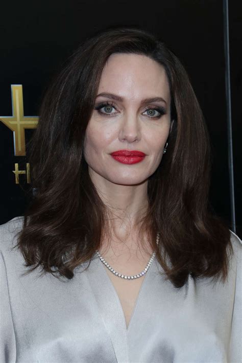 Angelina Jolie Hollywood Film Awards 2017 24 Gotceleb