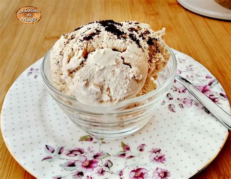 Mettete il contenitore per montare gli albumi in freezer per 10 potete decorare il gelato al caffè con gocce di cioccolato. GELATO AL CAFFE' CREMOSO - LA CUCINA DI MARGE