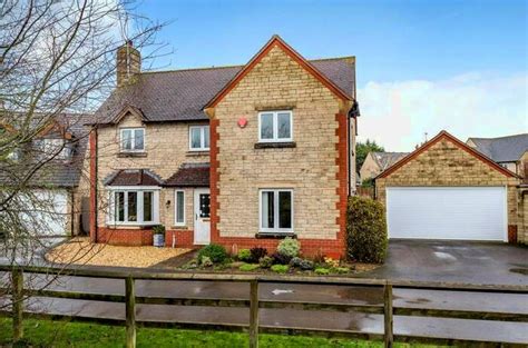 4 Bedroom Detached House For Sale In 13 Coleshill Drive Faringdon