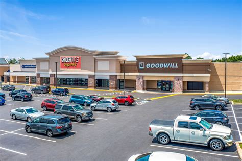 National value retail food store Grocery Outlet enters Carroll County