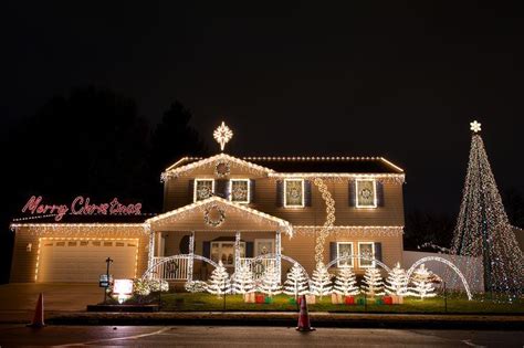 51 Outdoor Christmas Lights Ideas That Will Impress The Neighbors