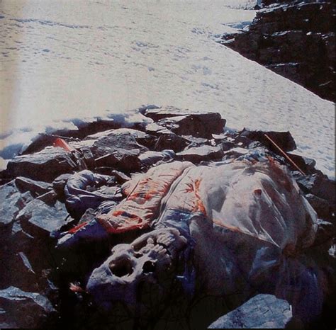 The body of green boots, an indian climber who died in 1996 and is believed to be tsewang paljor, lies near a cave that all climbers must pass on. Dead Bodies on Mount Everest - many perfectly preserved ...
