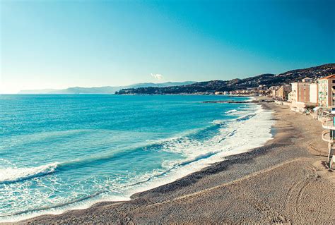 Пляжи оборудованы зонтиками и лежаками, на каждом пляже можно перекусить. Все о пляжном отдыхе в Генуе Италия: описание, какие пляжи ...