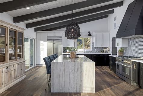 If your kitchen counter height and cabinets are making it difficult to prepare meals in the kitchen, then take a look at these standard kitchen dimensions. What is the Standard Height of Kitchen Cabinets ...