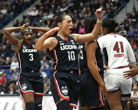 Uconn S Nika M Hl Has Become An Elite Point Guard For Huskies