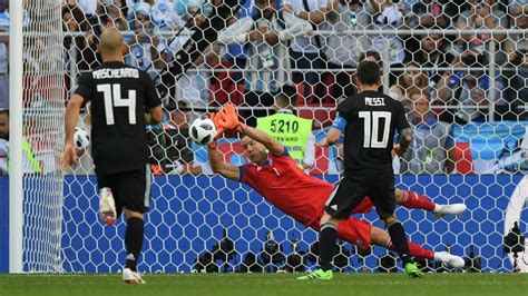 World Cup 2018 Argentina Superstar Lionel Messi Misses Second Half Penalty Kick In Iceland Draw