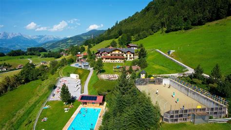 Johann is located in the pongau district south of salzburg in the salzach valley of the eastern alps . Jugendhotel Weitenmoos (St. Johann im Pongau ...