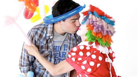 people afraid of clowns kiss clowns youtube