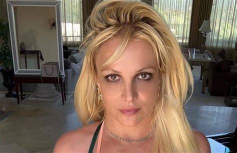 Britney Spears Fraichement C Libataire Elle Sort Du Silence