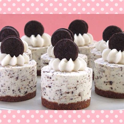 It is made with oreo vanilla cookies, cream cheese, and whipping. Looks so good ️ | Desserts, Cheesecake factory recipes ...