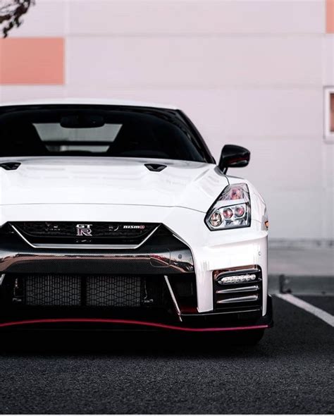 Get all of the details about the features and styling of this performance supercar. nismo GT-R | Nissan skyline, Nissan gtr, Skyline r35