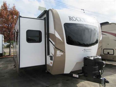 2018 New Forest River Rockwood Signature Ultra Lite 8324bs Travel