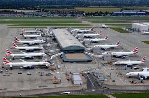 Should You Fly Into London S Heathrow Or Gatwick Airport Travelupdate