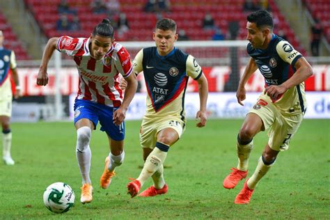 Both teams have long, storied histories, and the derby pits the capital against a. Partido De Chivas Vs America : Club América vs Chivas ...