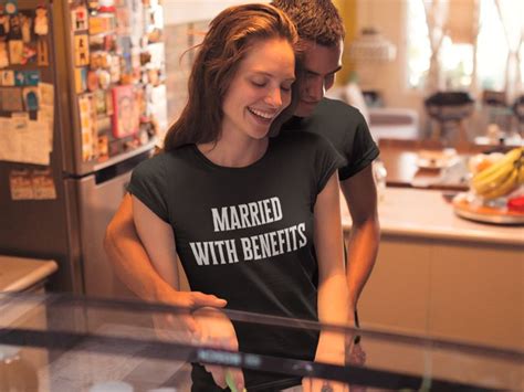 Married With Benefits Short Sleeve Unisex T Shirt Shirt Zitate