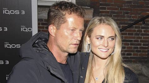 Für einige der jungen schauspieler, darunter auch schweiger, wurde der kommerzielle erfolg von manta, manta zum sprungbrett für ihre weitere karriere. So verliebt schwärmt Til Schweiger von seiner neuen Freundin