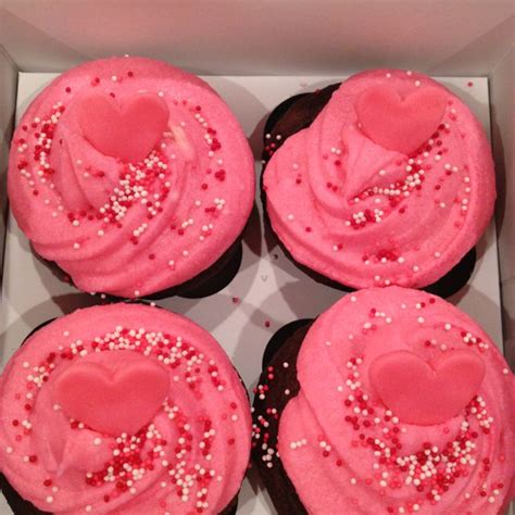 Birthday cakes for guys are decorated less extravagantly than ones for women. Just call me cake boss :) valentines day cupcakes for my ...