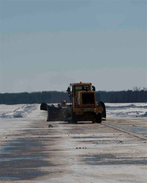 Airmen Keep Flightline Snow Free Joint Base Andrews News