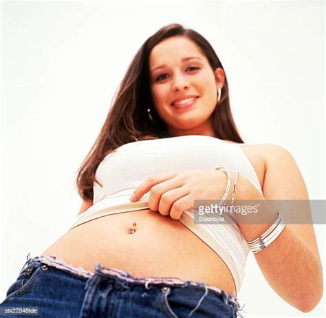 belly button photos et images de collection getty images