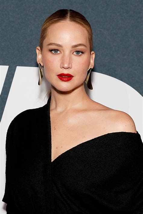 Jennifer Lawrence Makes The Classic Red Lip Look Effortless Vogue